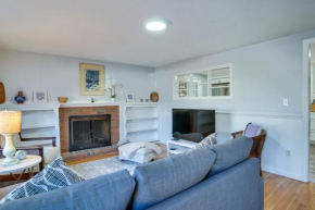 South Dennis Vacation Rental about 5 Mi to Beach!